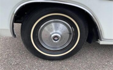 Buick-Skylark-1967-Arctic-white-Red-13