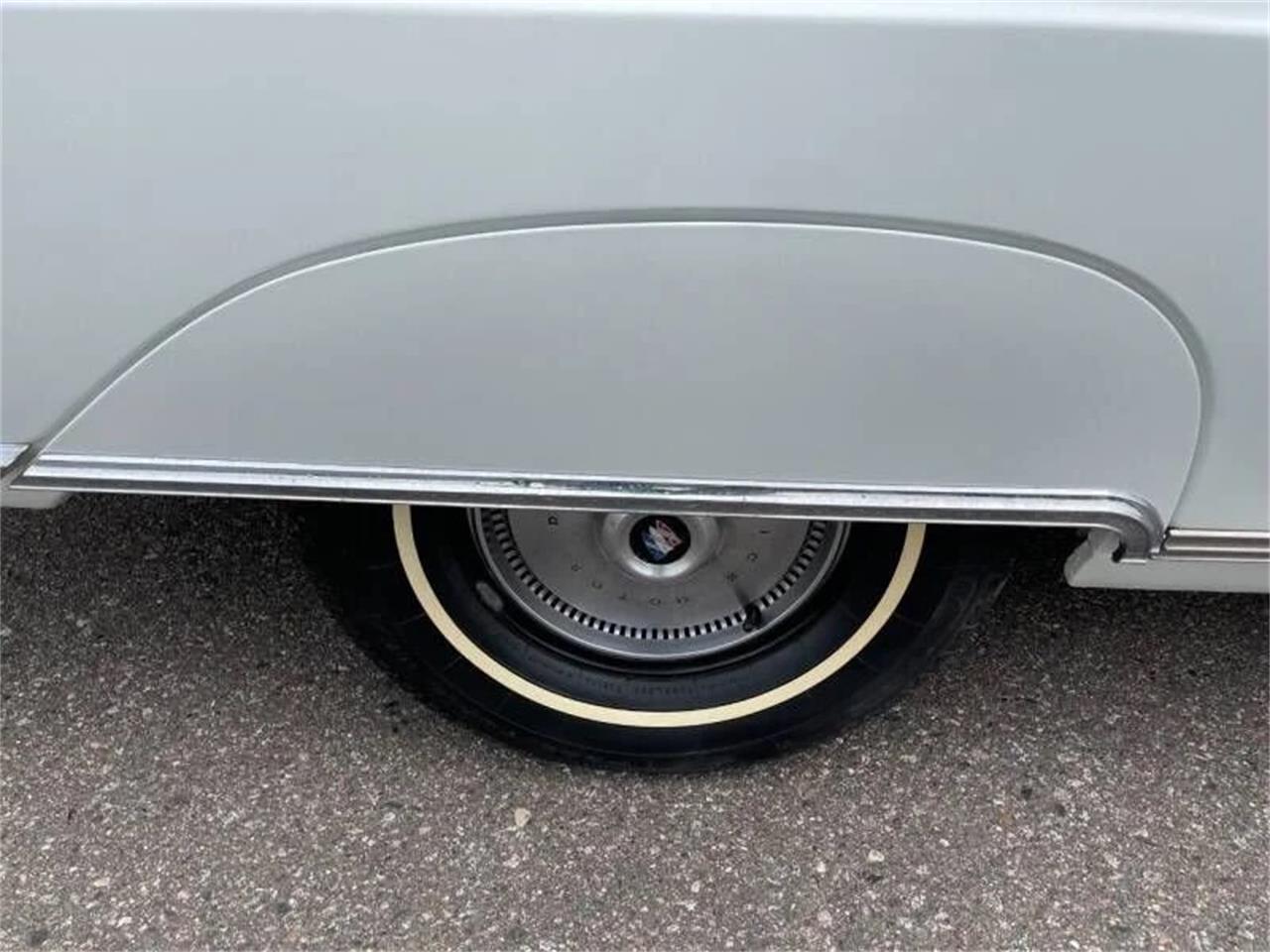 Buick-Skylark-1967-Arctic-white-Red-14