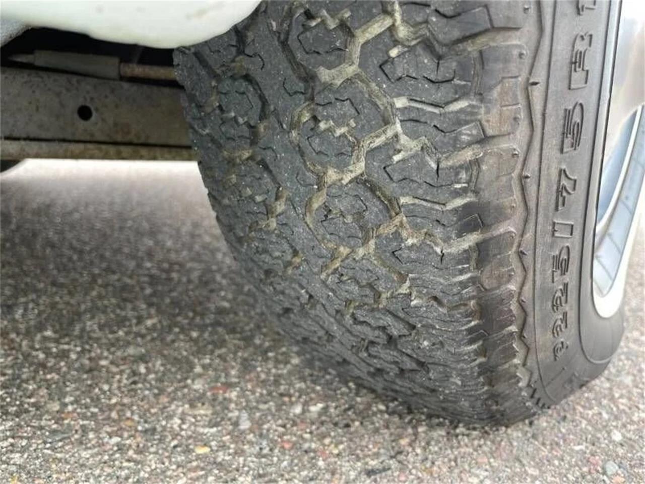 Buick-Skylark-1967-Arctic-white-Red-17