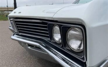 Buick-Skylark-1967-Arctic-white-Red-2