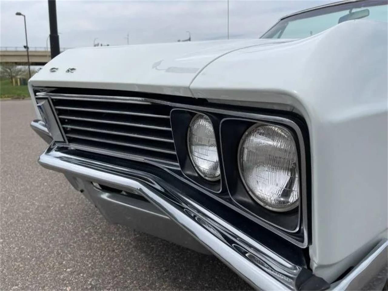 Buick-Skylark-1967-Arctic-white-Red-2