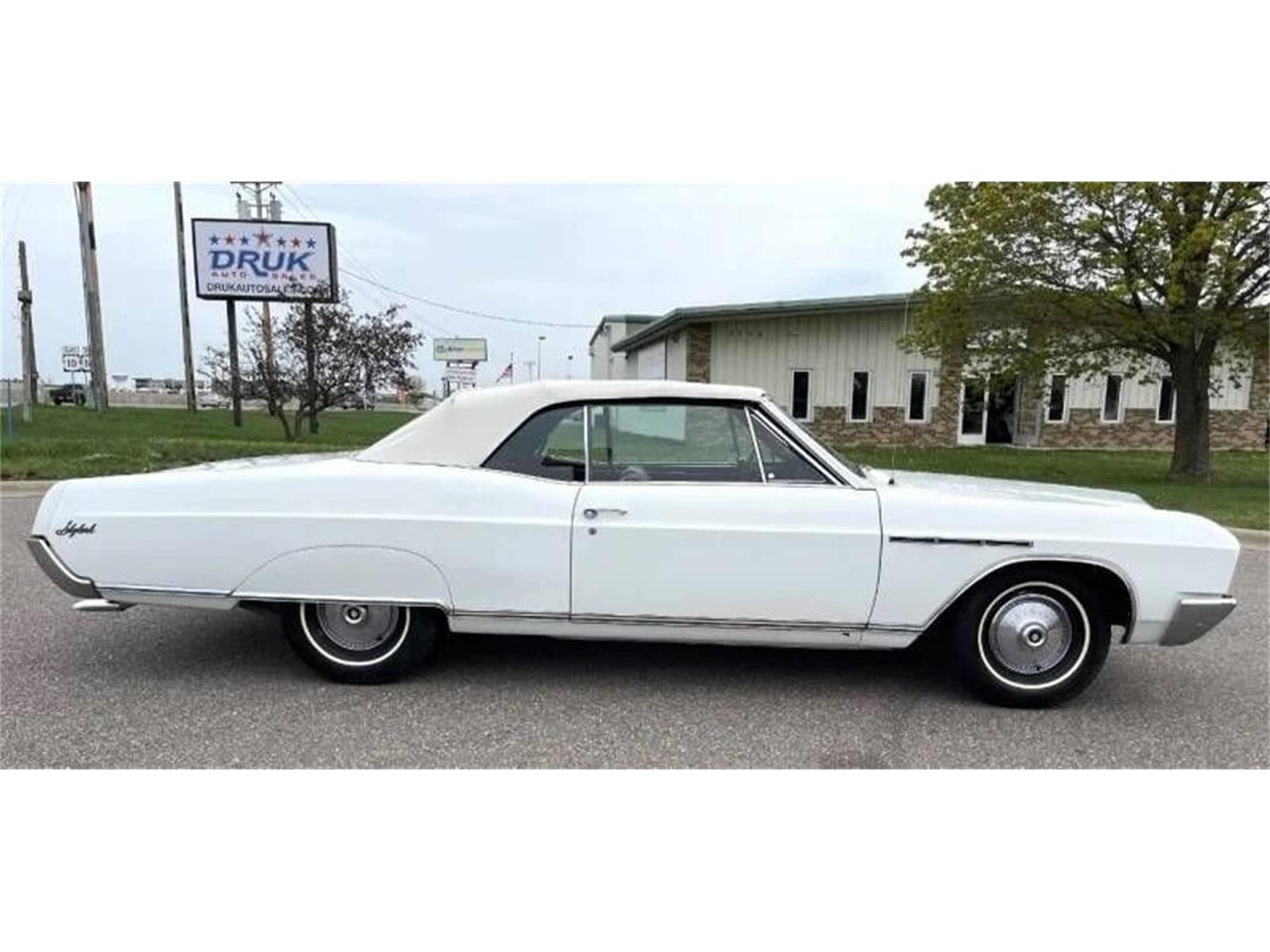Buick-Skylark-1967-Arctic-white-Red-21