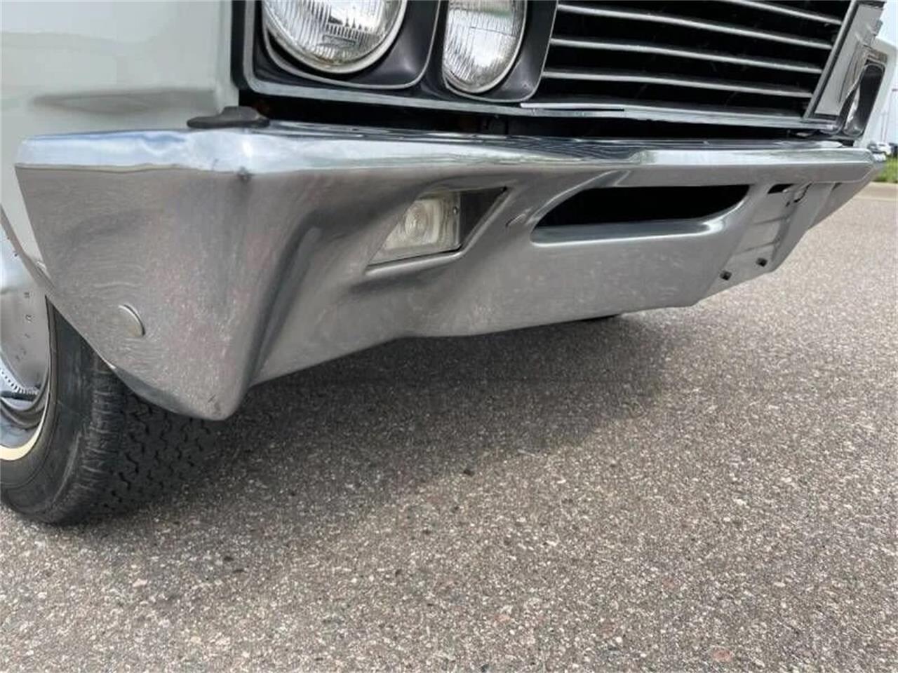 Buick-Skylark-1967-Arctic-white-Red-26