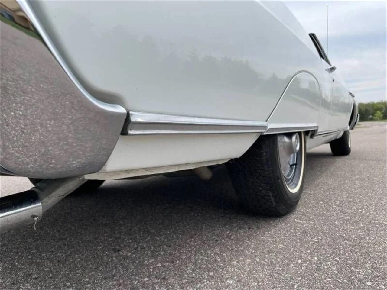 Buick-Skylark-1967-Arctic-white-Red-30