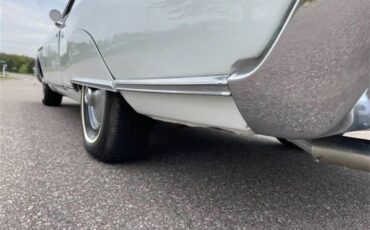 Buick-Skylark-1967-Arctic-white-Red-33