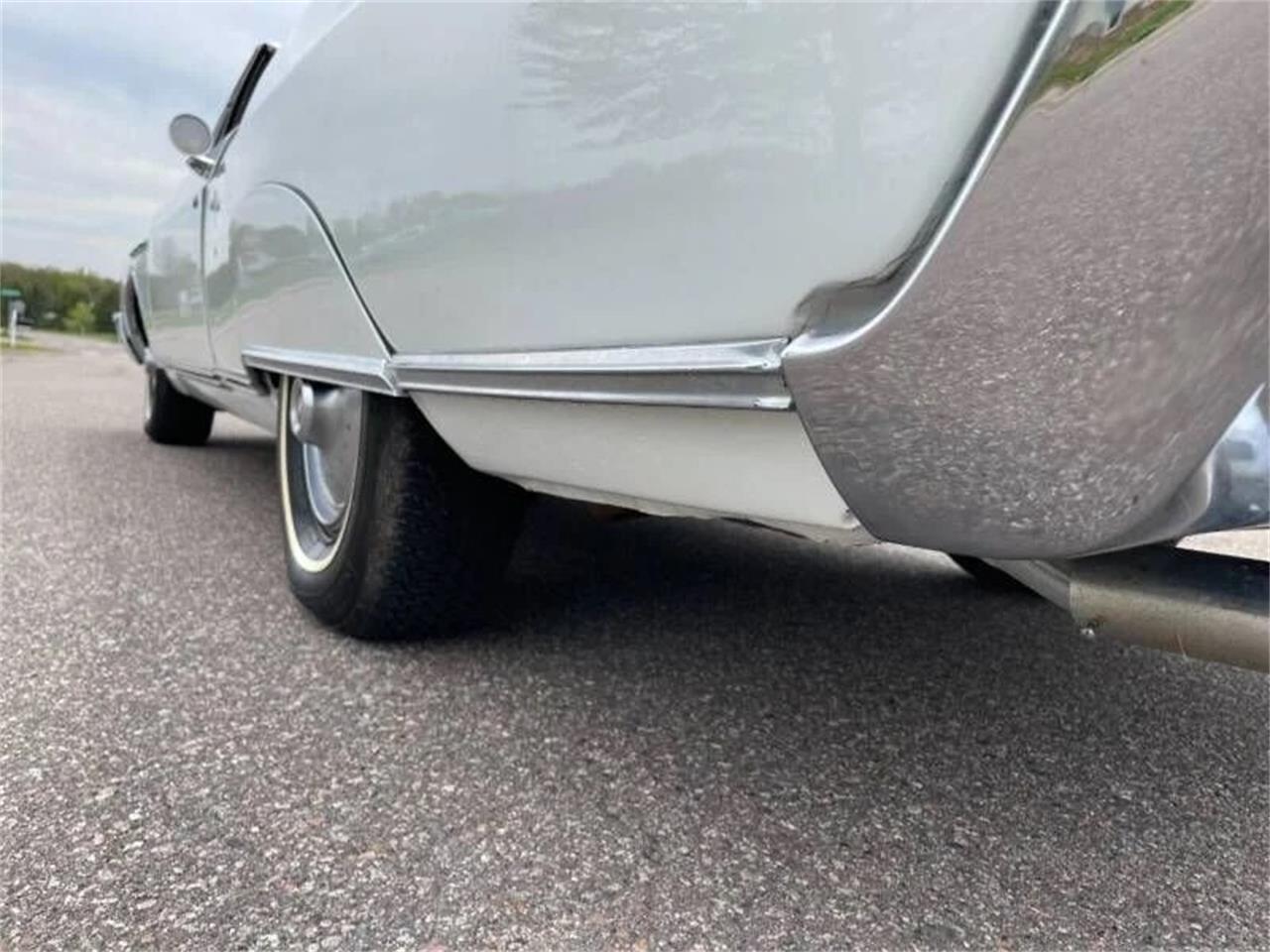 Buick-Skylark-1967-Arctic-white-Red-33