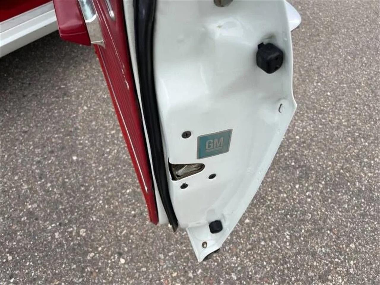 Buick-Skylark-1967-Arctic-white-Red-35