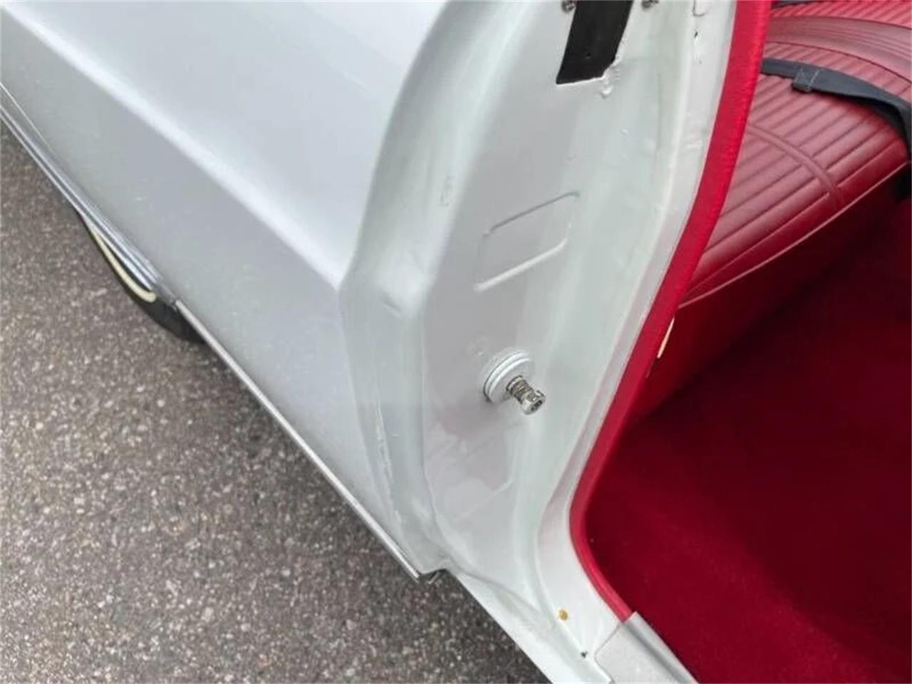 Buick-Skylark-1967-Arctic-white-Red-36