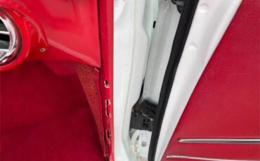 Buick-Skylark-1967-Arctic-white-Red-38