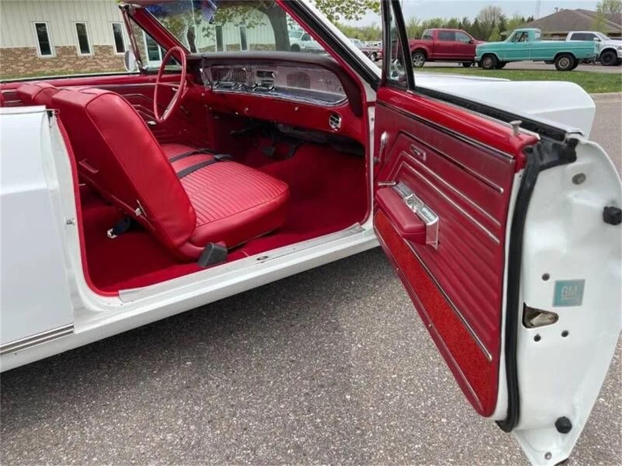 Buick-Skylark-1967-Arctic-white-Red-40