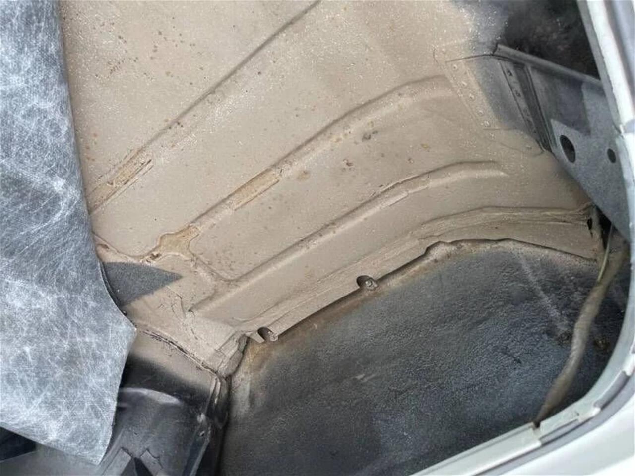 Buick-Skylark-1967-Arctic-white-Red-43