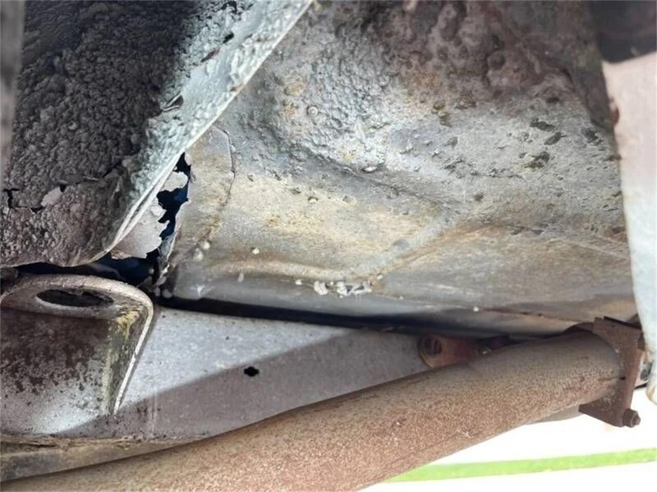 Buick-Skylark-1967-Arctic-white-Red-46