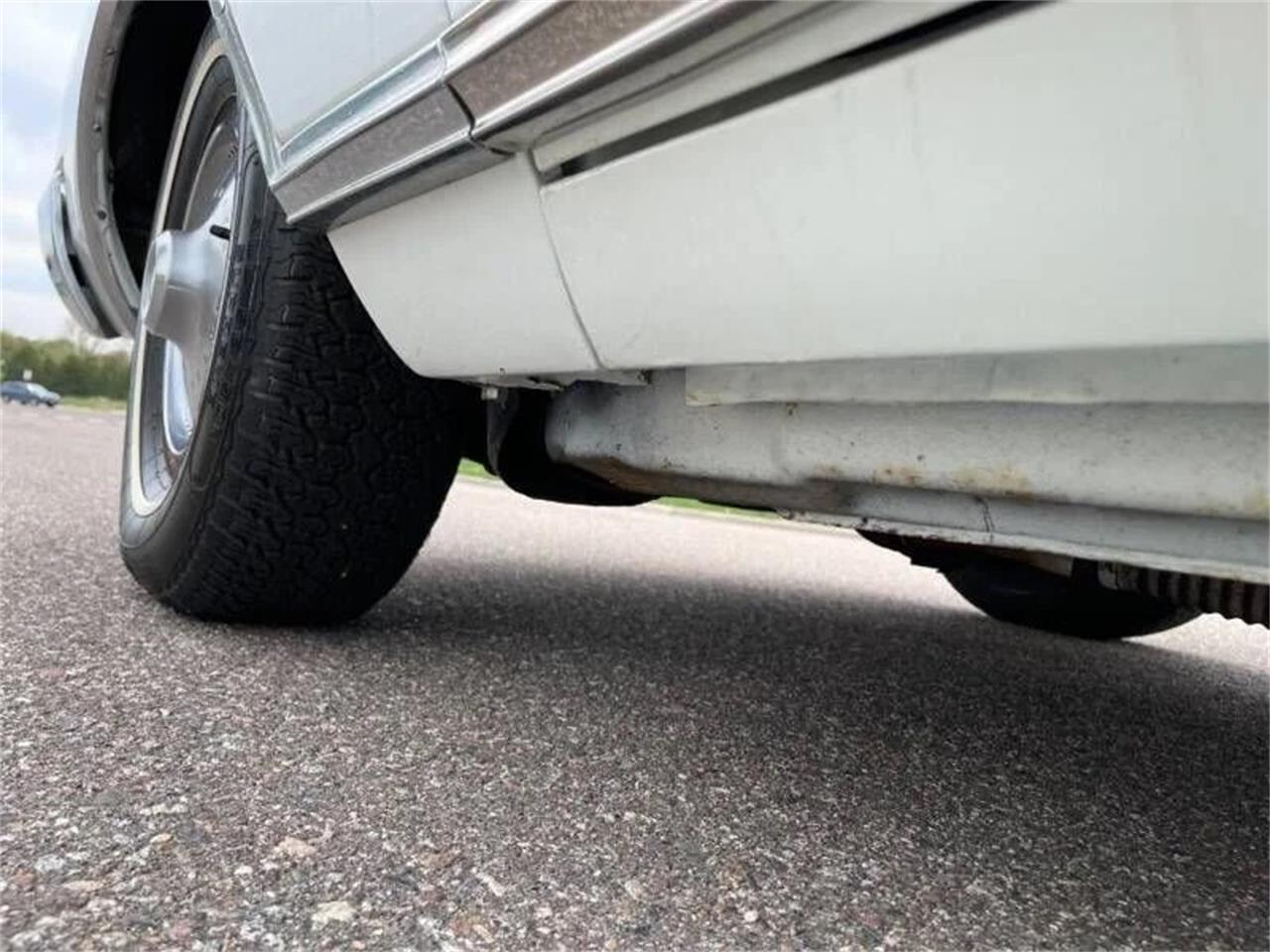 Buick-Skylark-1967-Arctic-white-Red-55