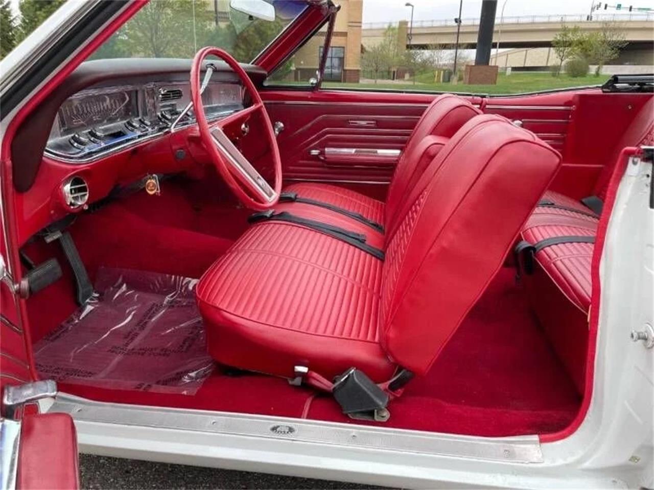 Buick-Skylark-1967-Arctic-white-Red-6