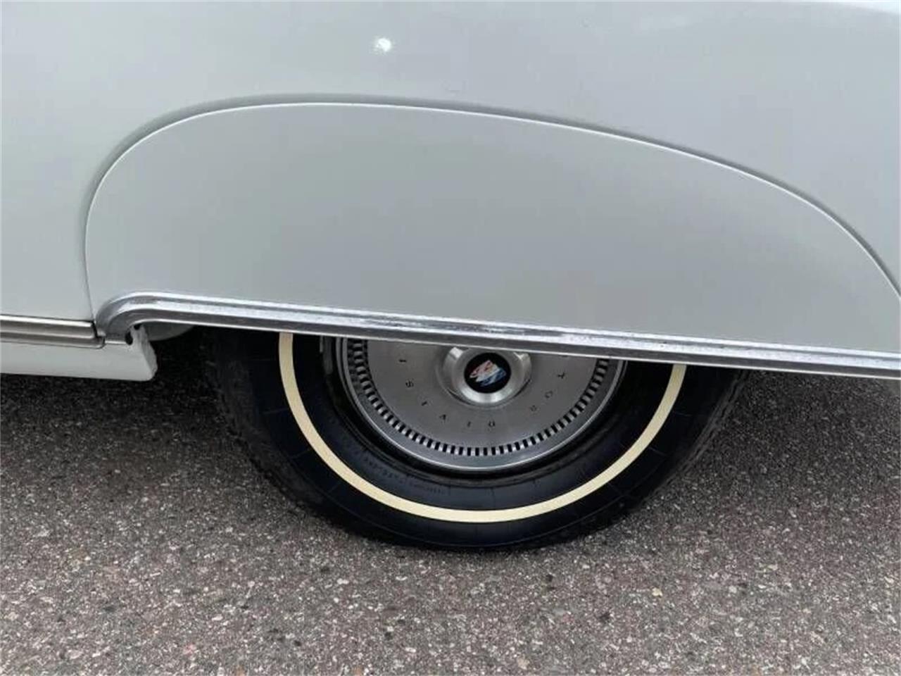 Buick-Skylark-1967-Arctic-white-Red-63