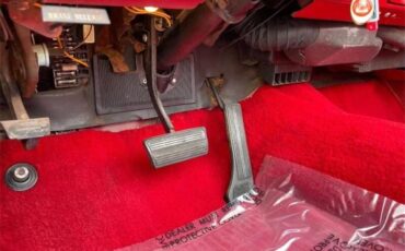 Buick-Skylark-1967-Arctic-white-Red-7