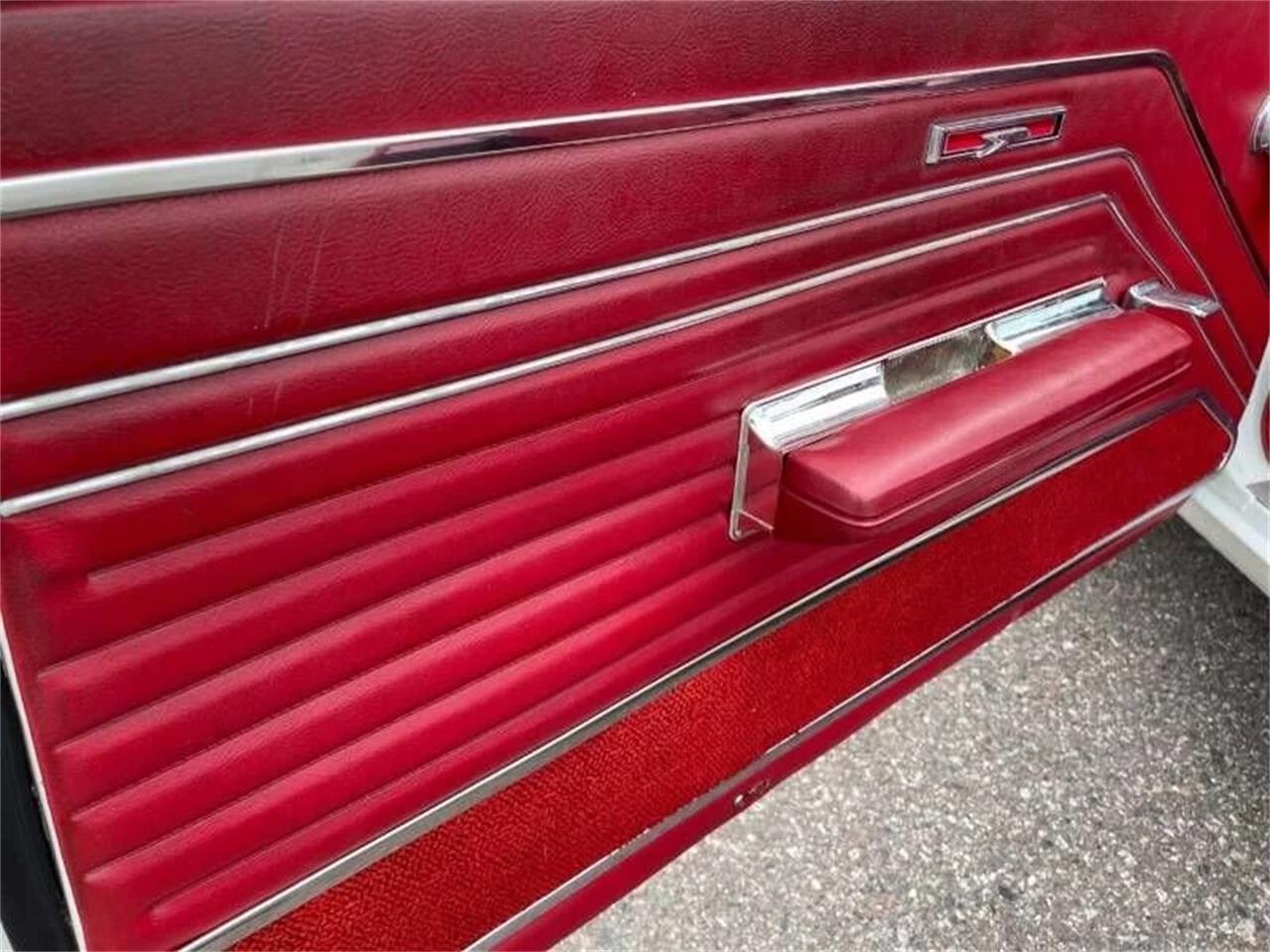 Buick-Skylark-1967-Arctic-white-Red-70