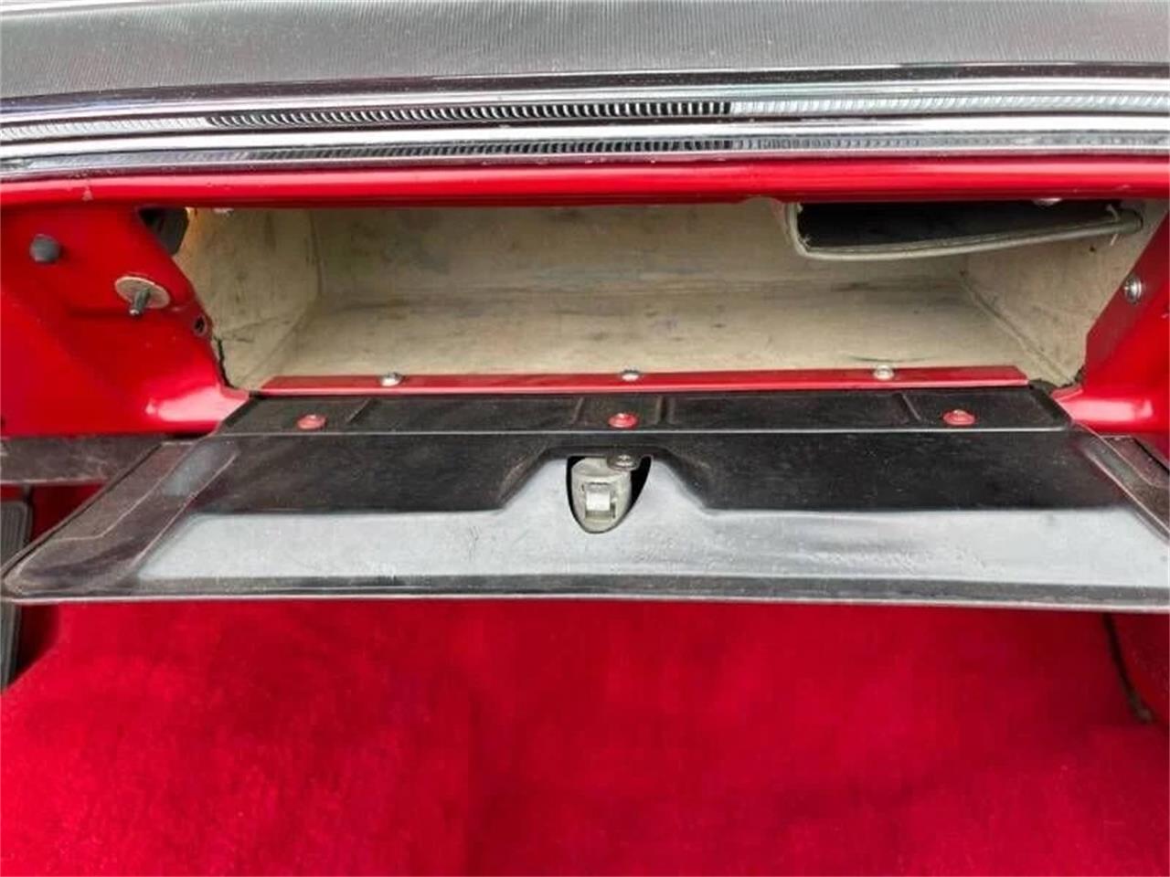 Buick-Skylark-1967-Arctic-white-Red-76