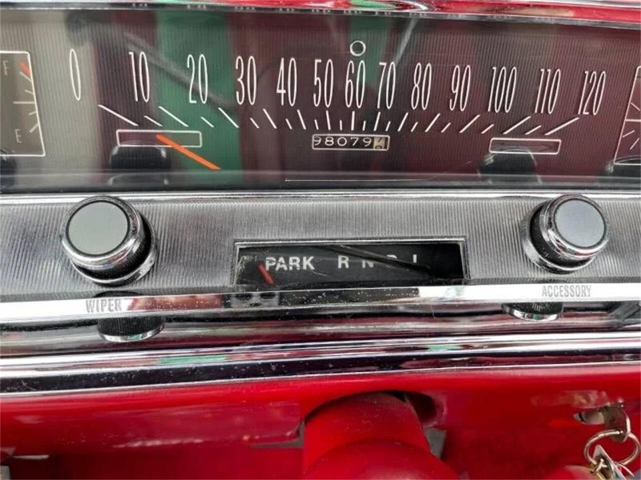 Buick-Skylark-1967-Arctic-white-Red-8