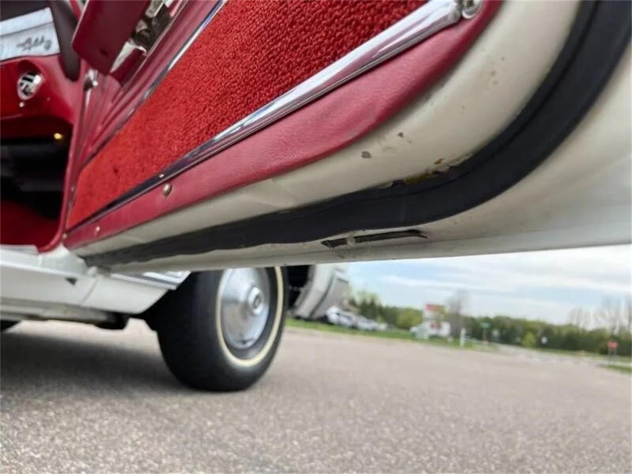 Buick-Skylark-1967-Arctic-white-Red-9