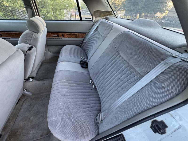 Buick-lesabre-custom-1995-white-2