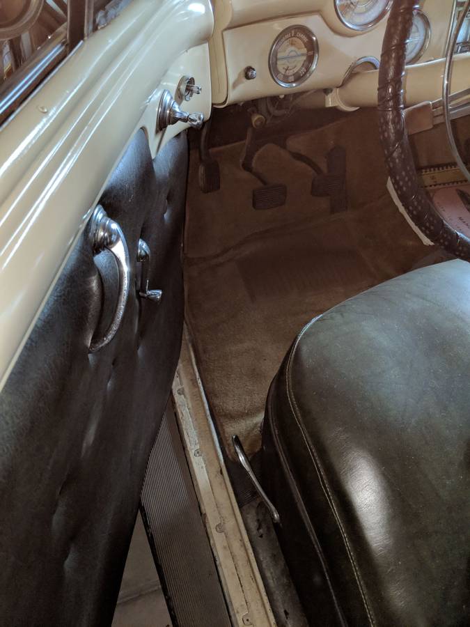 Buick-roadmaster-1947-custom-27