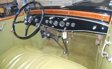 Cadillac-2-dr-convertible-1930-Black-Green-11