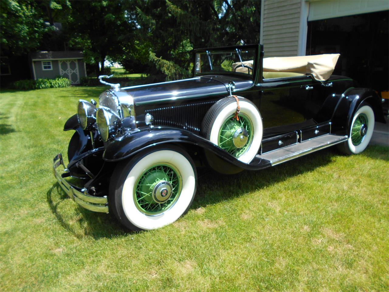 Cadillac-2-dr-convertible-1930-Black-Green-2