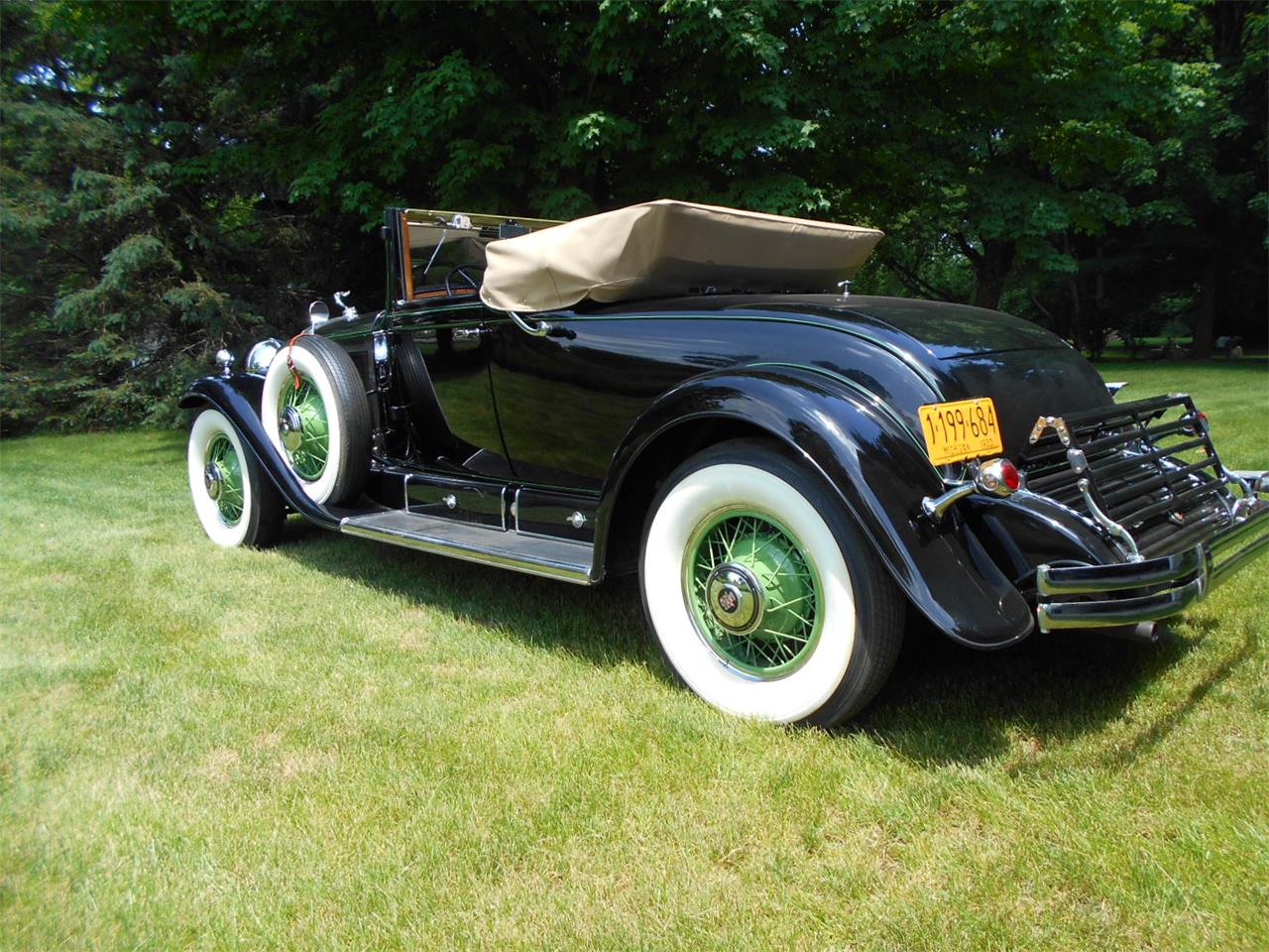 Cadillac-2-dr-convertible-1930-Black-Green-8
