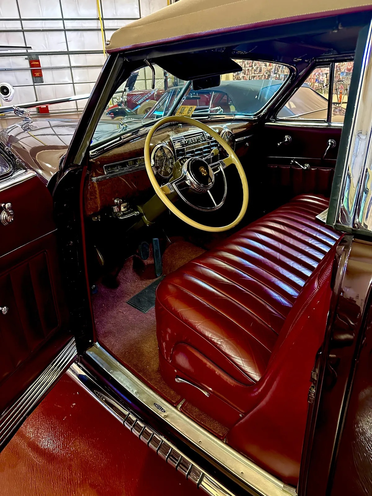 Cadillac-341b-1941-Brown-Red-10