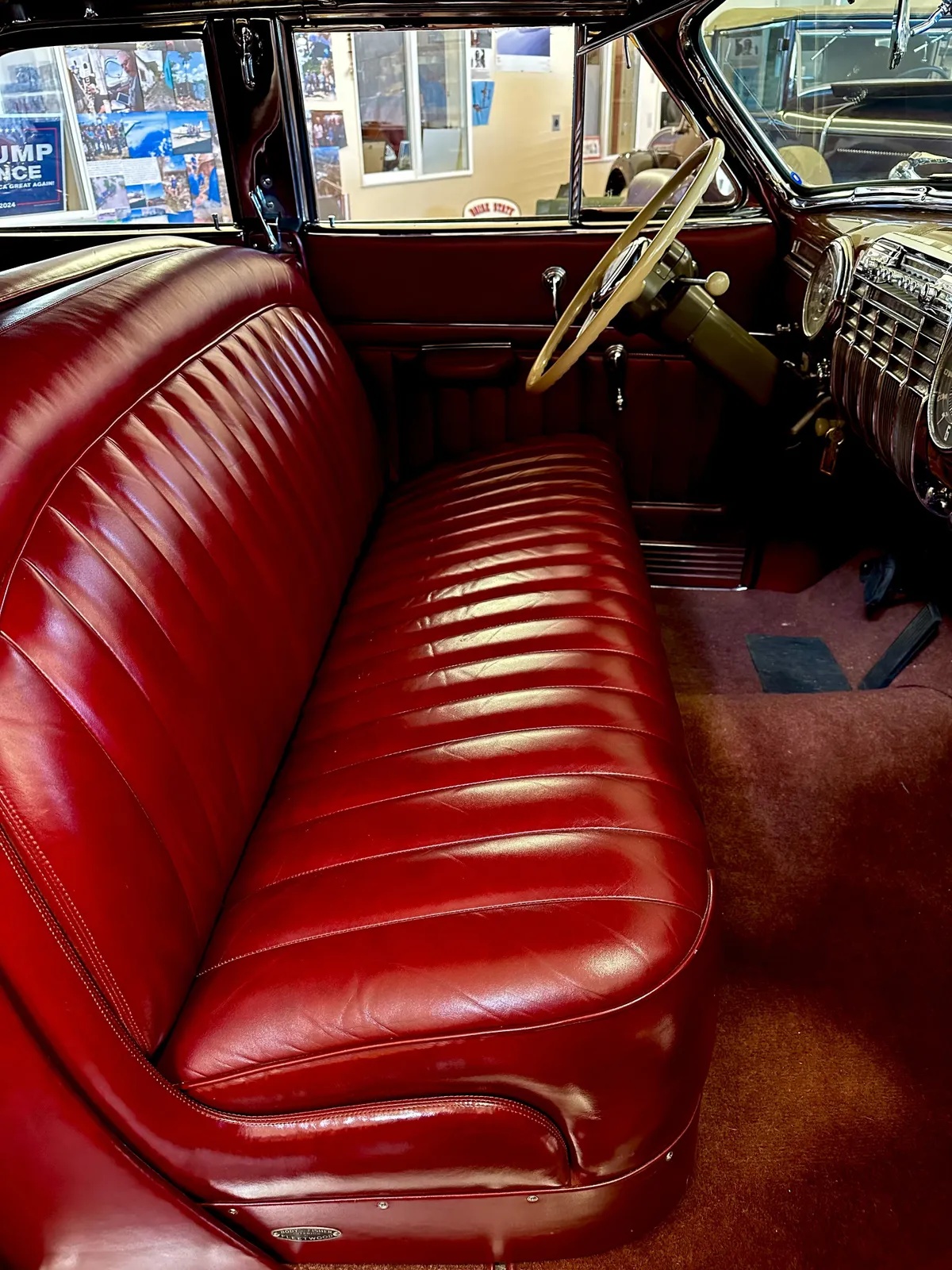 Cadillac-341b-1941-Brown-Red-12