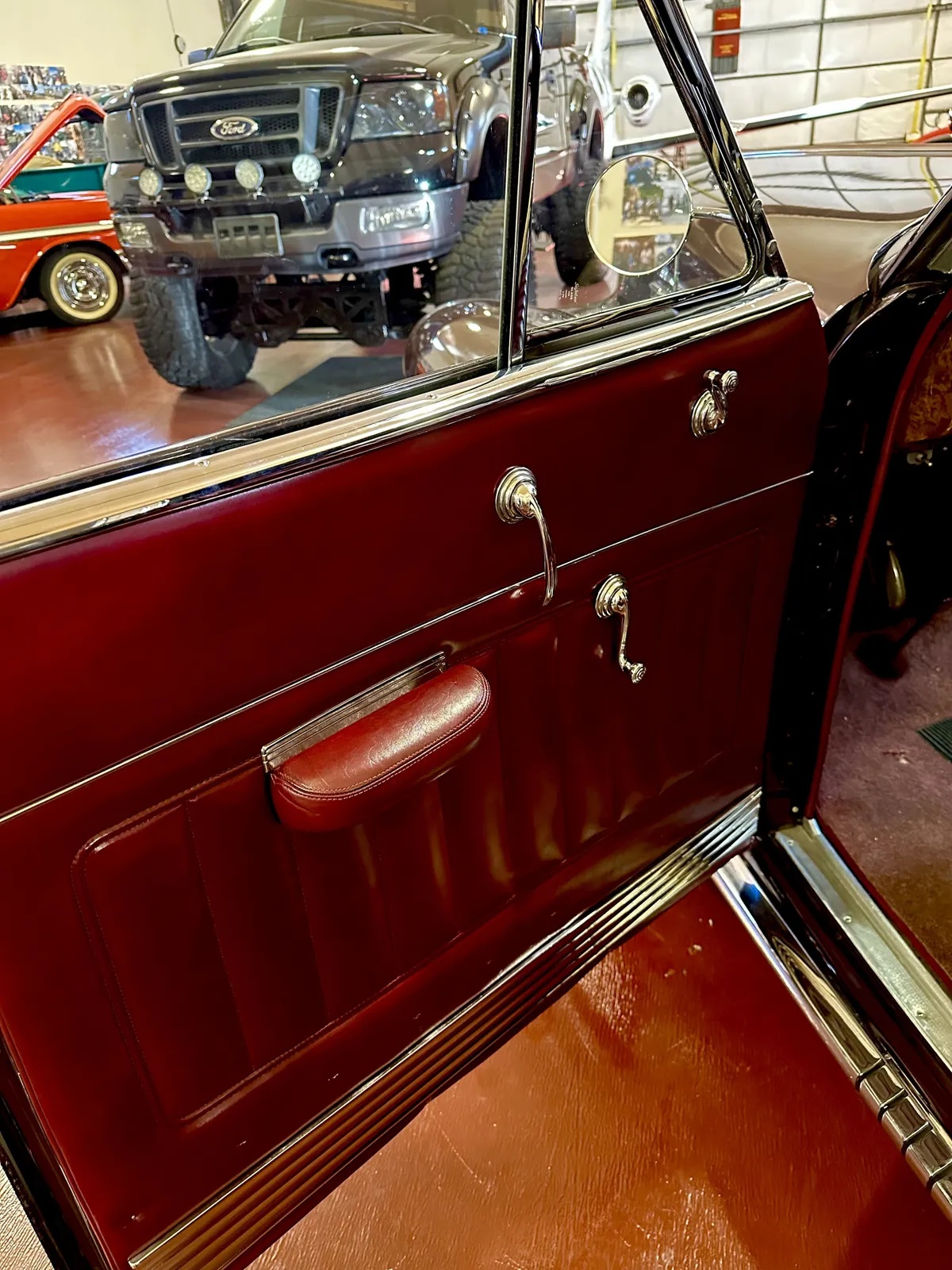 Cadillac-341b-1941-Brown-Red-9