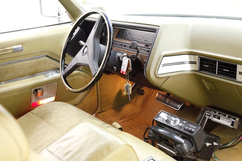 Cadillac-Coupe-deville-1970-Bayberry-Metallic-Gold-15