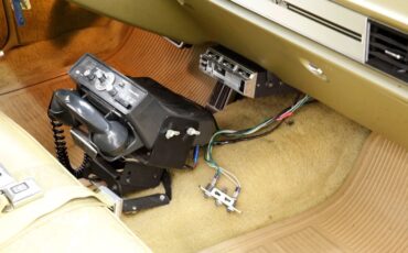 Cadillac-Coupe-deville-1970-Bayberry-Metallic-Gold-29