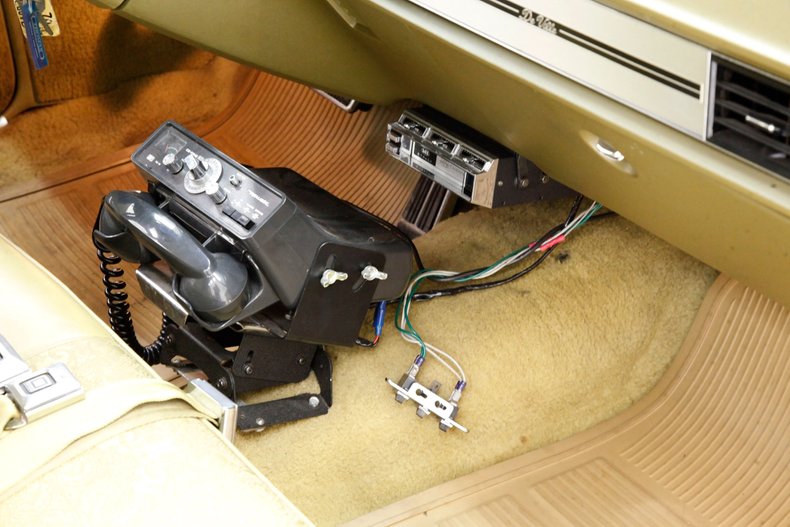 Cadillac-Coupe-deville-1970-Bayberry-Metallic-Gold-29