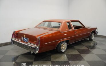 Cadillac-Coupe-deville-1977-Orange-Metallic-Orange-16