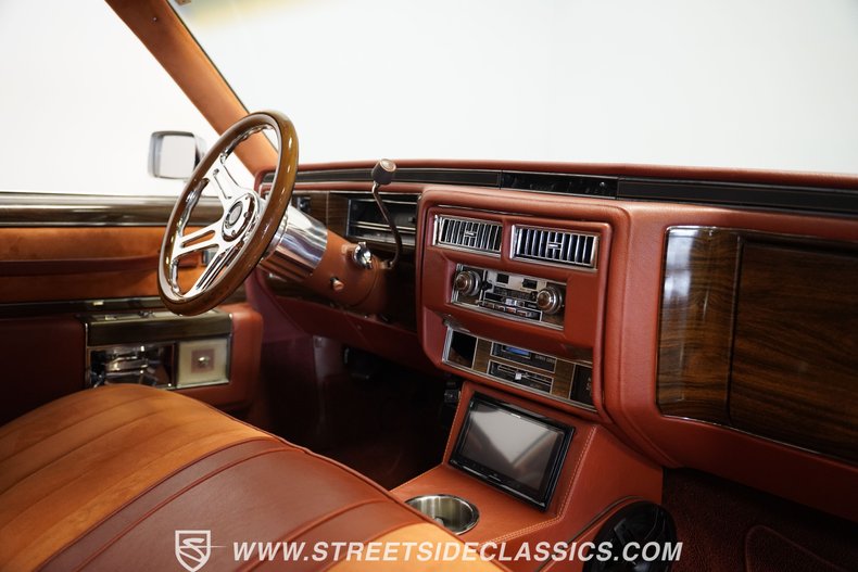 Cadillac-Coupe-deville-1977-Orange-Metallic-Orange-3