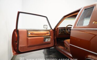 Cadillac-Coupe-deville-1977-Orange-Metallic-Orange-35
