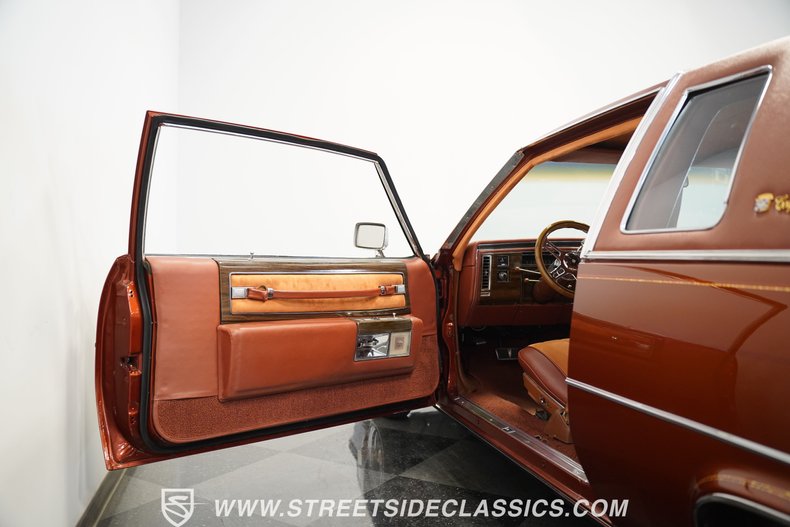 Cadillac-Coupe-deville-1977-Orange-Metallic-Orange-35
