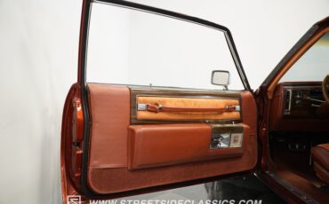 Cadillac-Coupe-deville-1977-Orange-Metallic-Orange-36