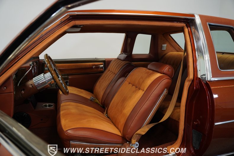 Cadillac-Coupe-deville-1977-Orange-Metallic-Orange-37