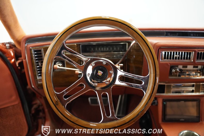 Cadillac-Coupe-deville-1977-Orange-Metallic-Orange-39