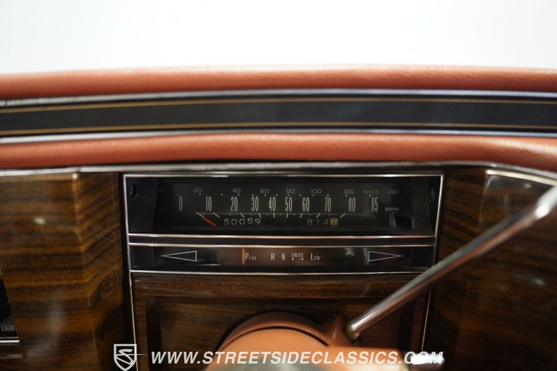 Cadillac-Coupe-deville-1977-Orange-Metallic-Orange-40