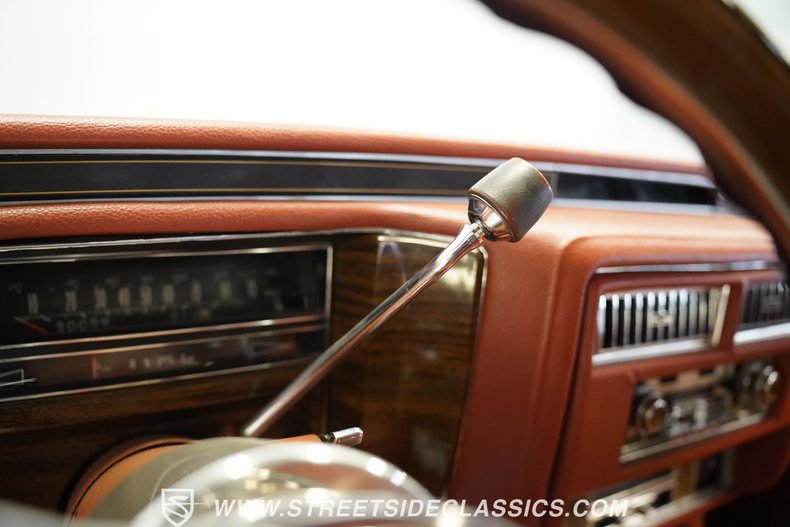 Cadillac-Coupe-deville-1977-Orange-Metallic-Orange-44