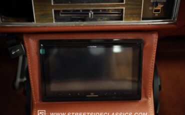 Cadillac-Coupe-deville-1977-Orange-Metallic-Orange-45