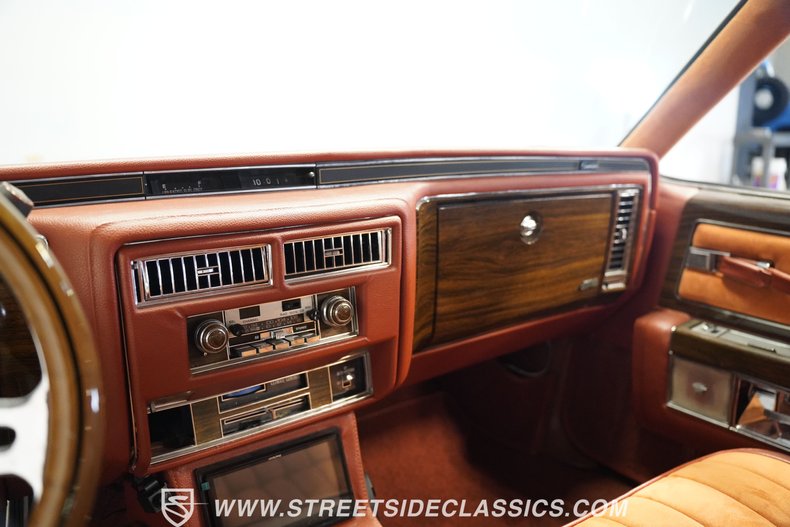 Cadillac-Coupe-deville-1977-Orange-Metallic-Orange-46