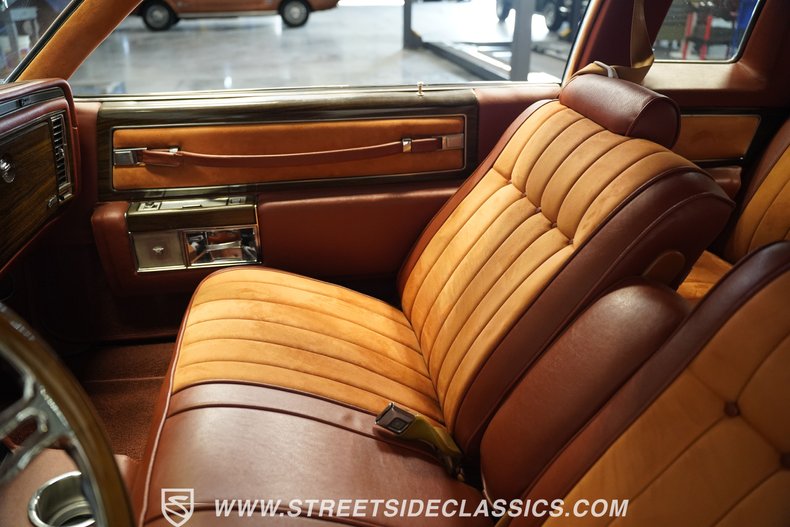 Cadillac-Coupe-deville-1977-Orange-Metallic-Orange-47