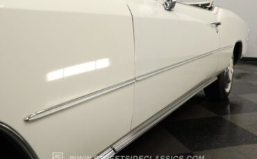 Cadillac-Eldorado-1976-Cotillion-White-Dark-Firethorn-16