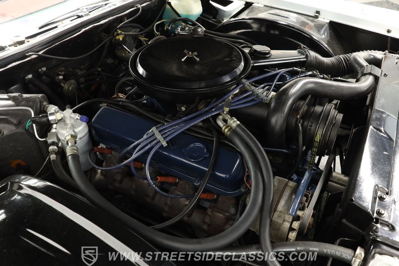 Cadillac-Eldorado-1976-Cotillion-White-Dark-Firethorn-25