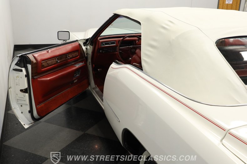 Cadillac-Eldorado-1976-Cotillion-White-Dark-Firethorn-26
